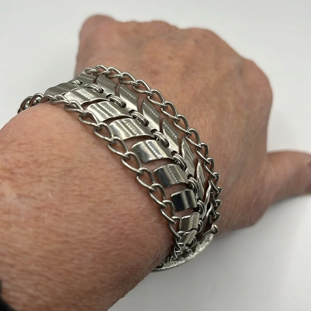 VINTAGE CORO PEGASUS SIGNED SILVER TONE LINK BRACELET